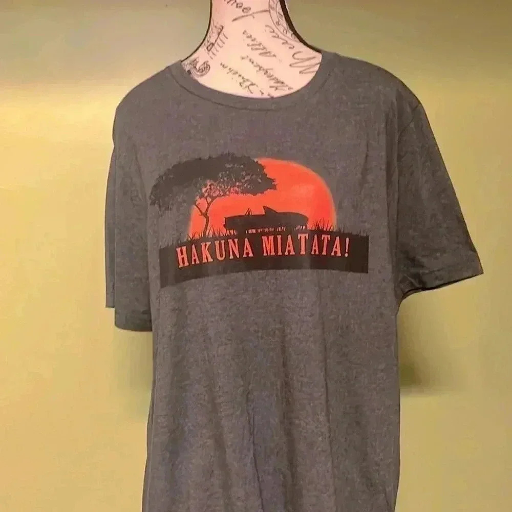Hakuna Matata, gray shirt size large